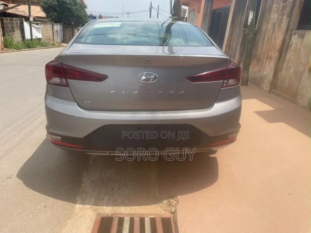 Hyundai Elantra 2020 Silver