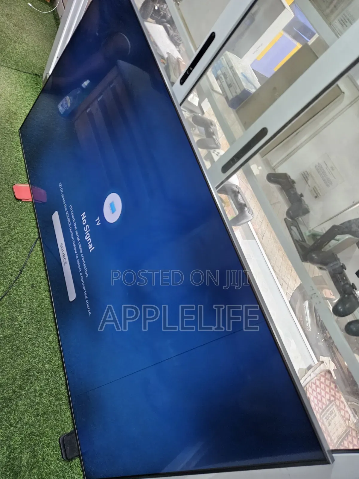 75inch Samsung Smart UHD TV With Small Line on the Screen