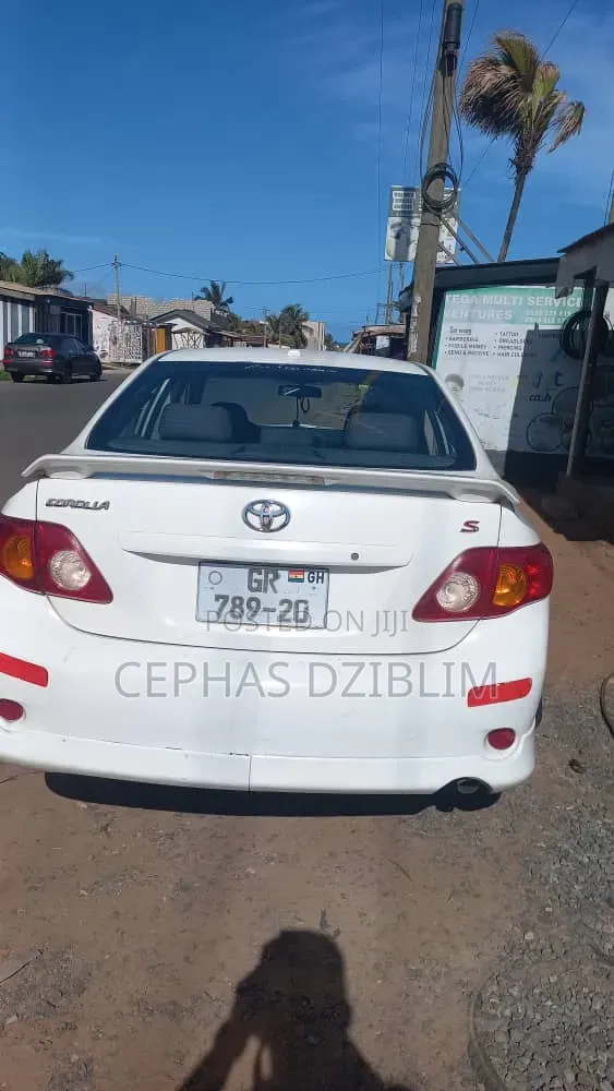 Toyota Corolla 2010 White