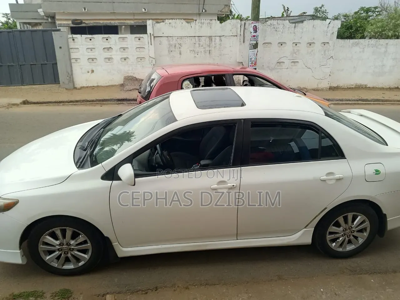 Toyota Corolla 2010 White