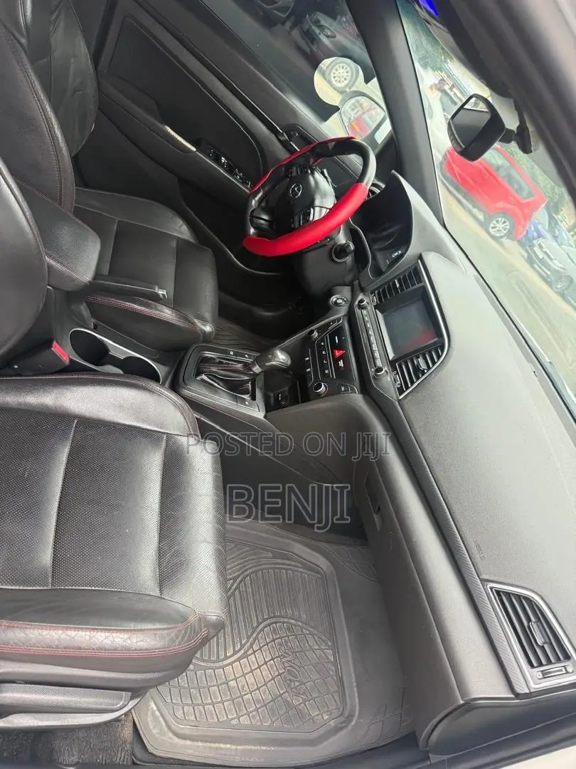 Hyundai Elantra 2018 White
