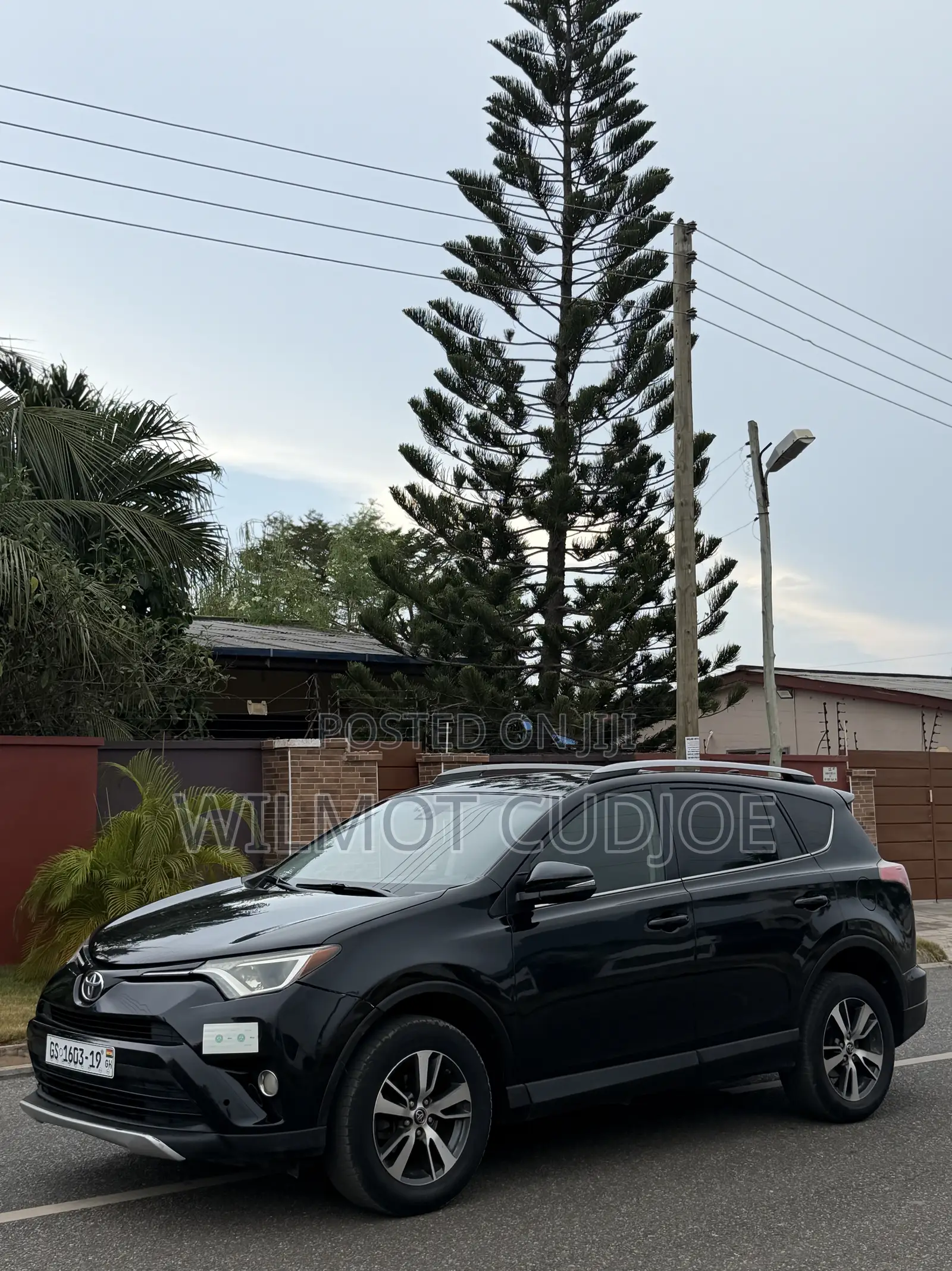 Toyota RAV4 XLE AWD (2.5L 4cyl 6A) 2017 Black