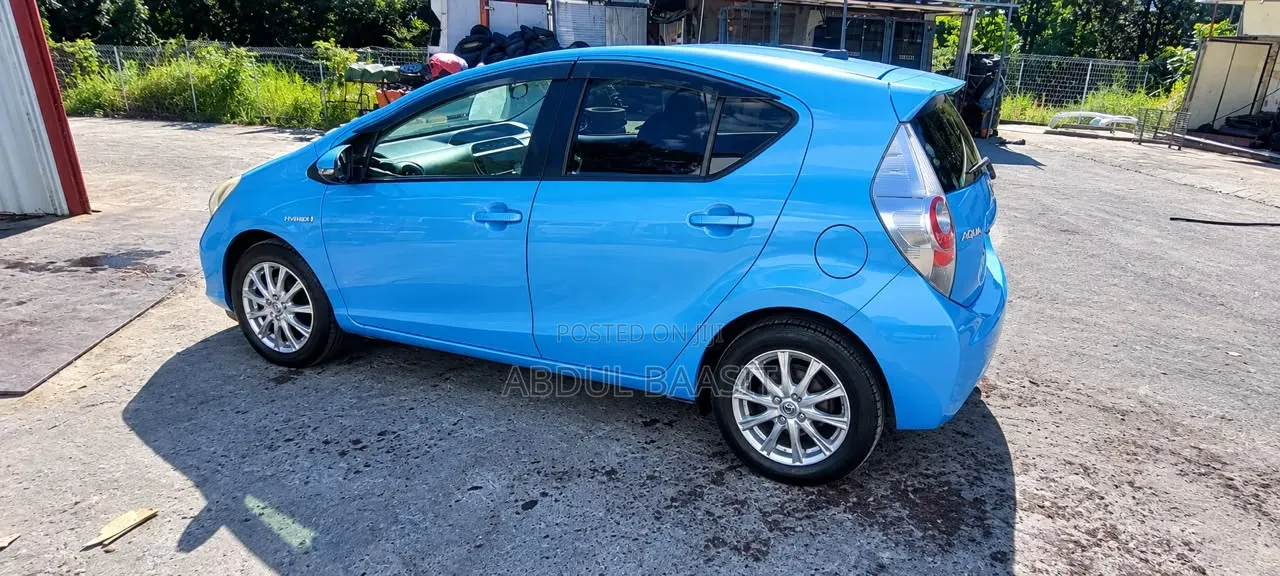 Toyota Aqua 2013 Blue