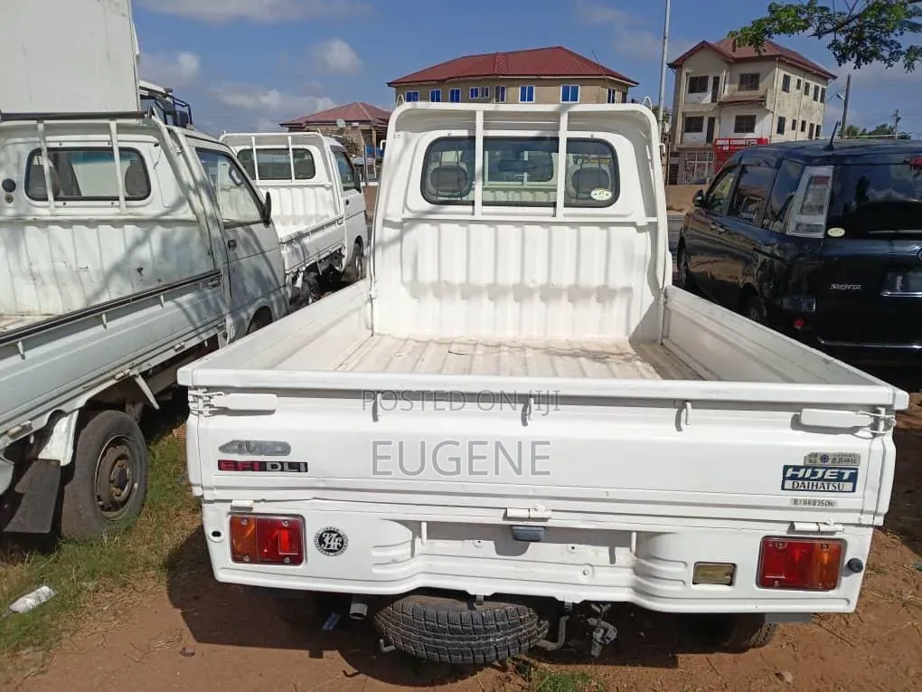 Daihatsu Cuore 2000 White