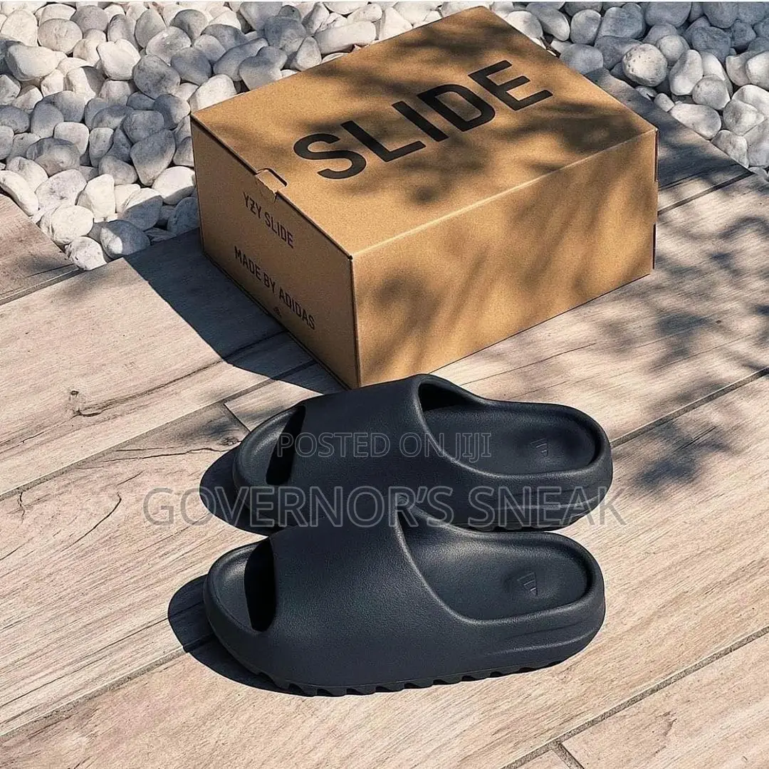 Yeezy Slides Black