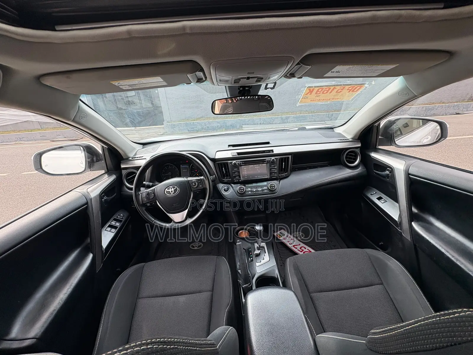 Toyota RAV4 XLE 4dr SUV (2.5L 4cyl 6A) 2018 White