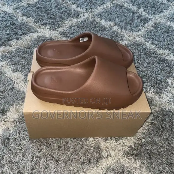 Yeezy Slides Brown