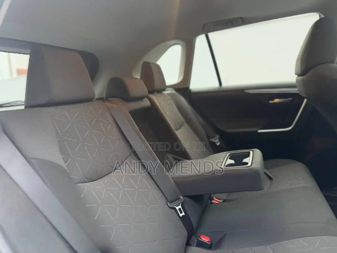 Toyota RAV4 XLE AWD 2020 White