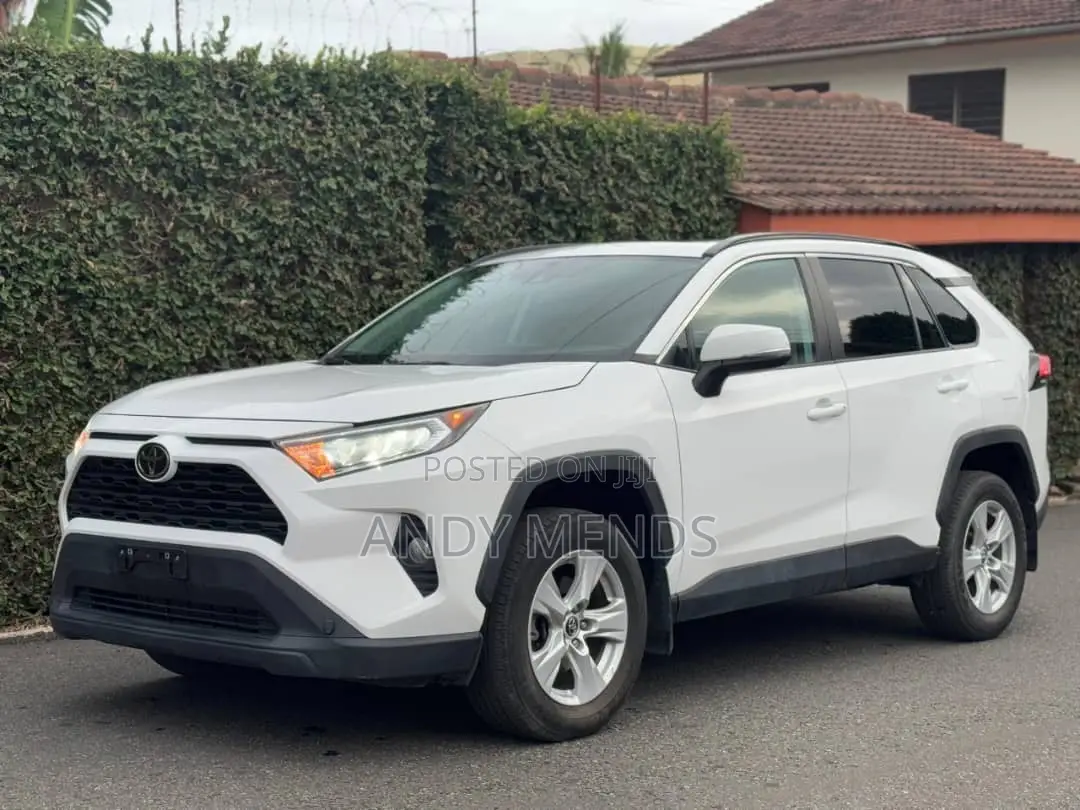 Toyota RAV4 XLE AWD 2020 White