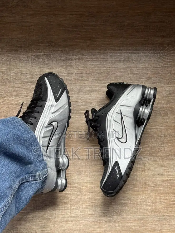 Nike Air Shox R4 Silver and Black
