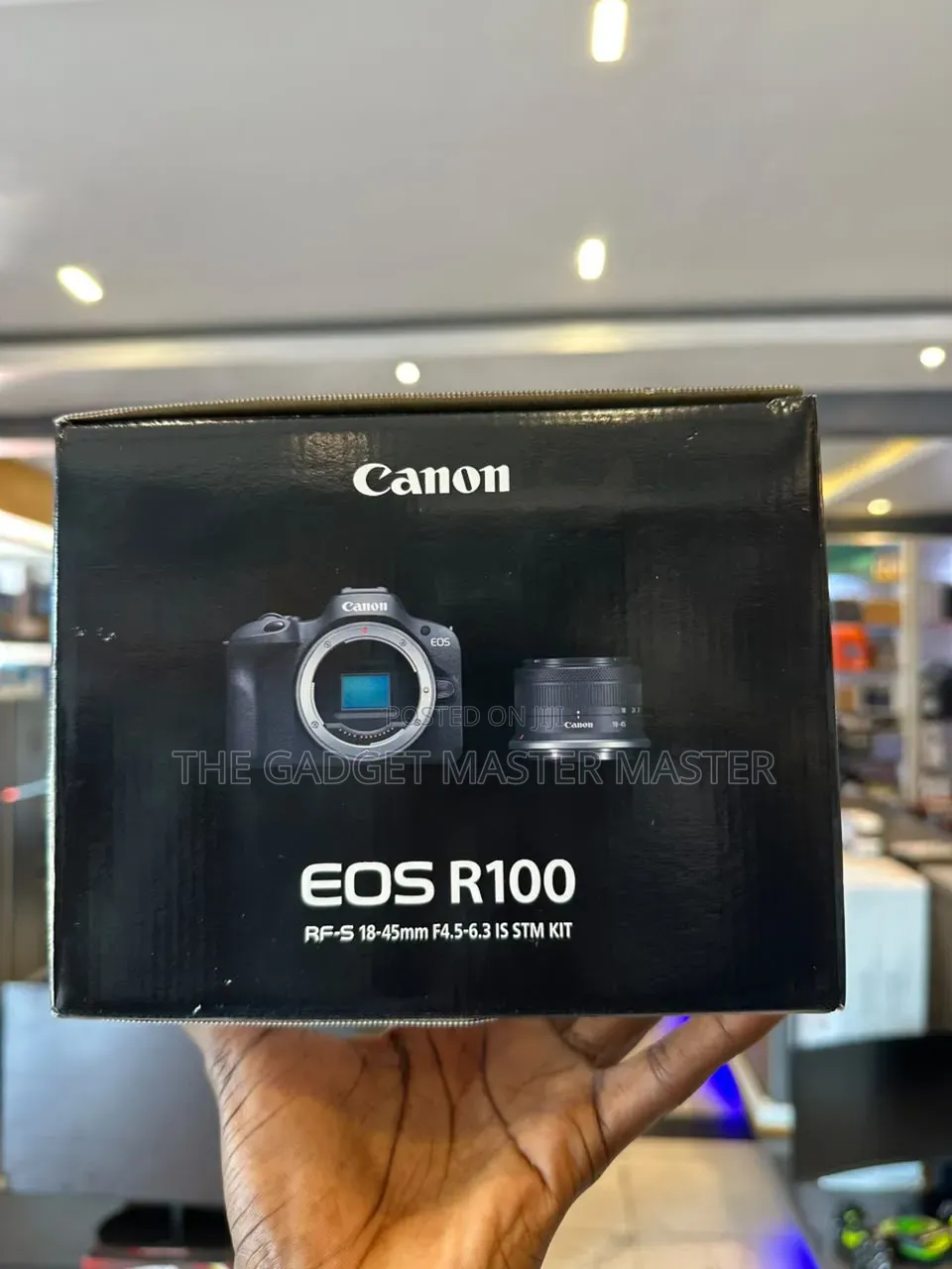 Canon R100 With Rf-S 18-45mm F4.5-6.3 Is STM Kit