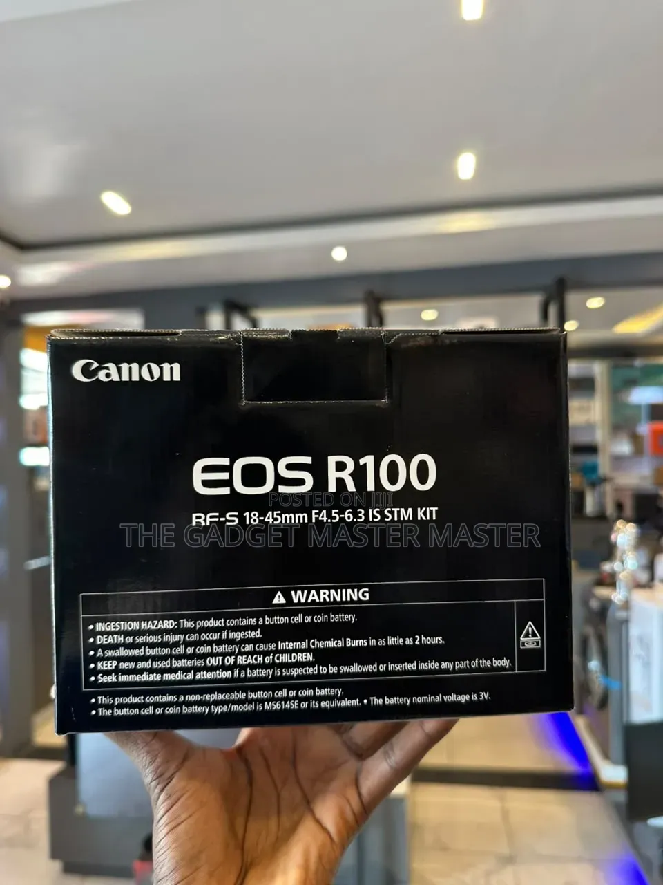 Canon R100 With Rf-S 18-45mm F4.5-6.3 Is STM Kit