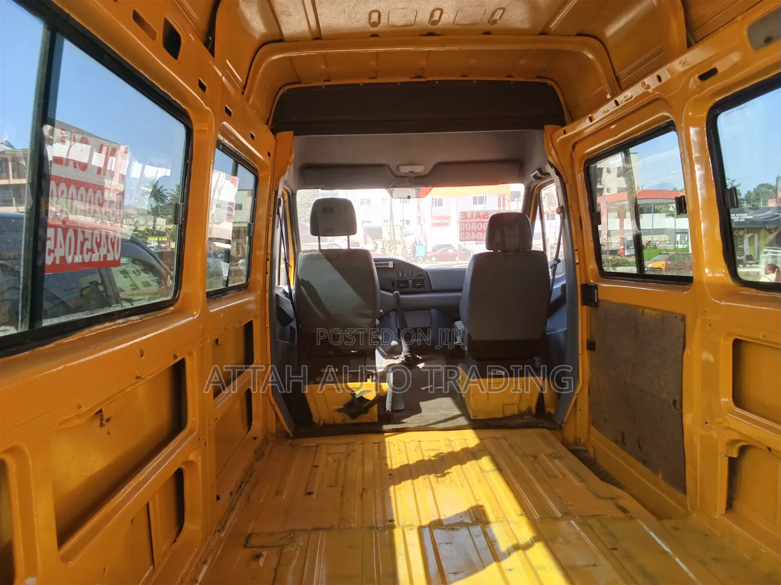 Mercedes-Benz Sprinter 2000 Yellow