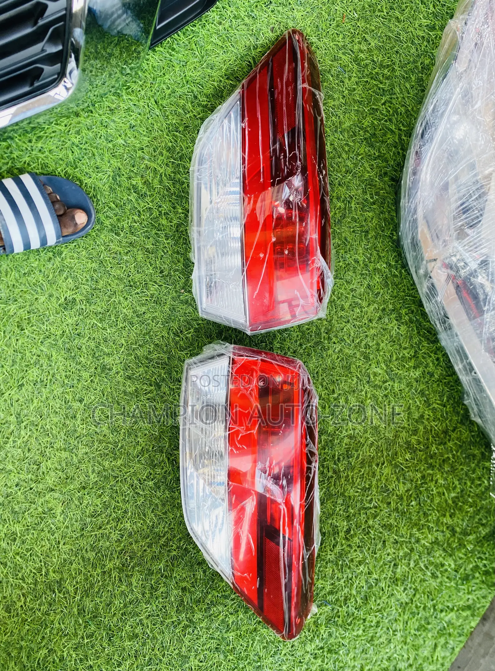 Toyota Highlander 2017-2018-2019 Original Tail Light Pair