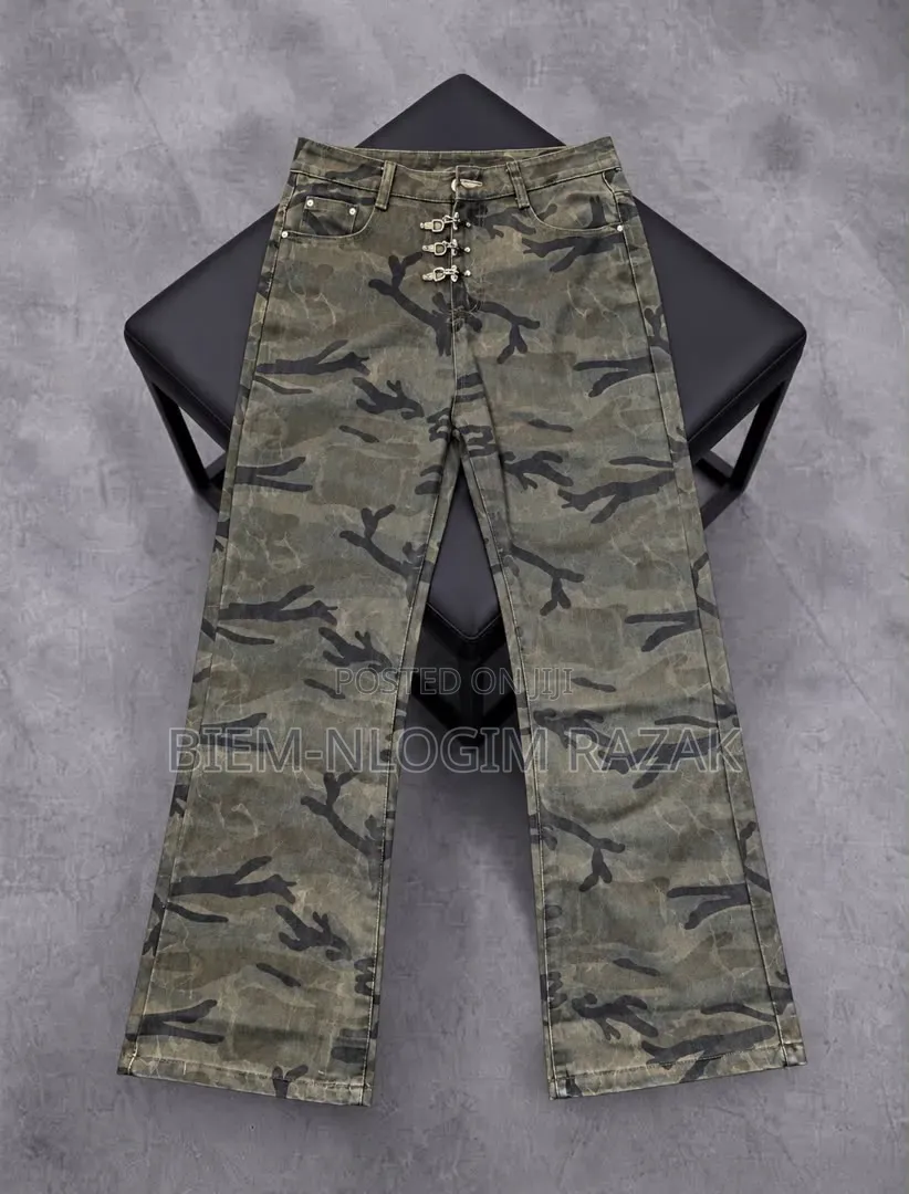 High Quality Supreme Straight Baggy Jeans Available in Stock