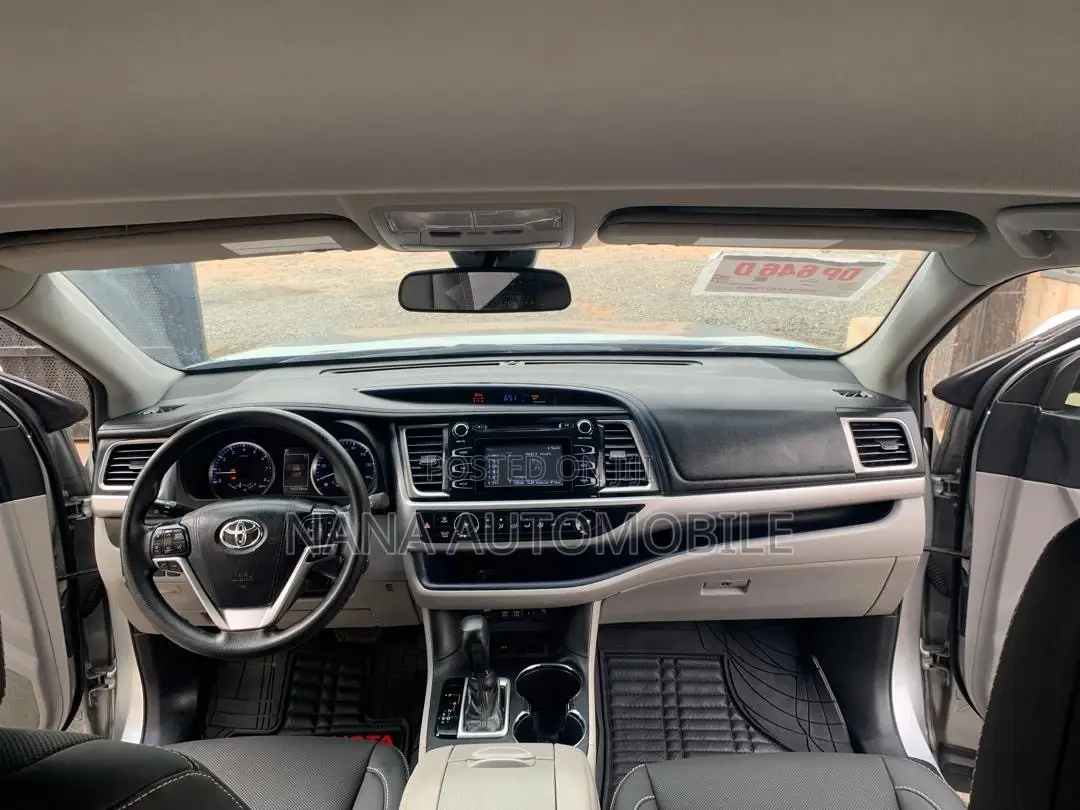 Toyota Highlander LE 4x2 (2.7L 4cyl 6A) 2018 Silver
