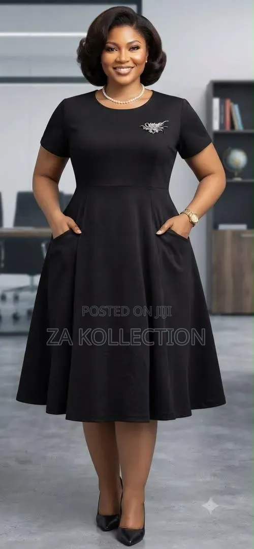 Pretty Ladies Dress With Flower Brooch
