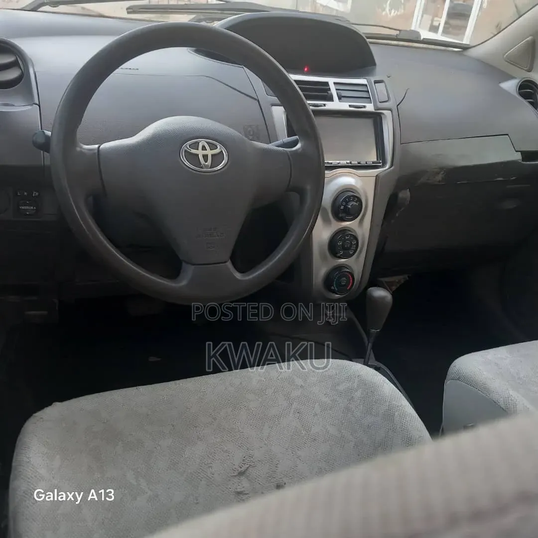 Toyota Vitz 2010 Green