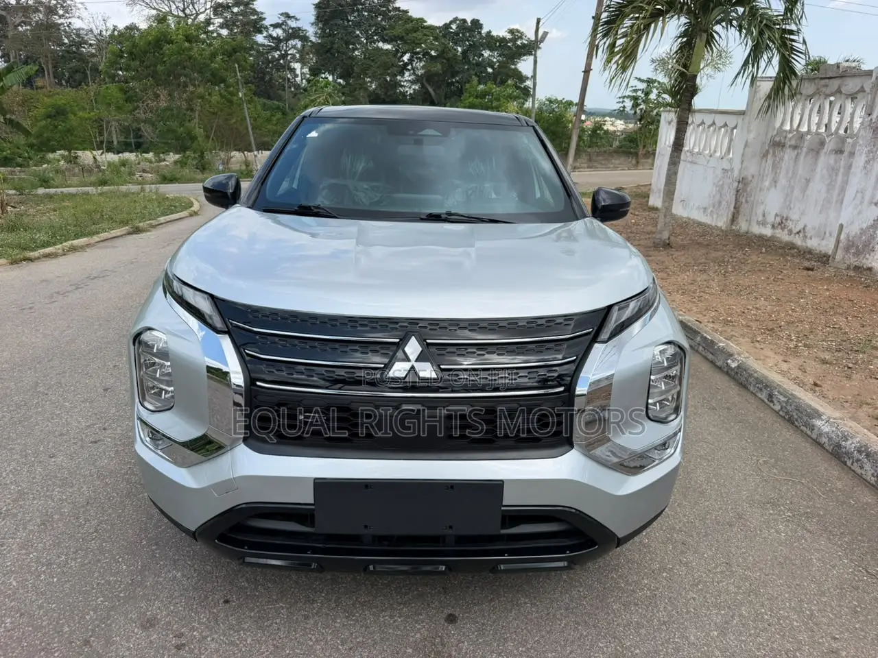 Mitsubishi Outlander 2023 Silver