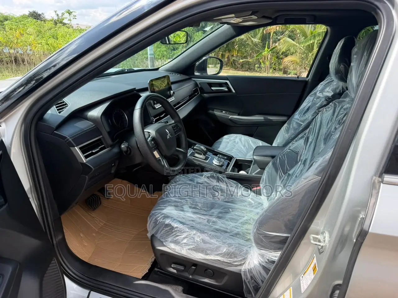 Mitsubishi Outlander 2023 Silver