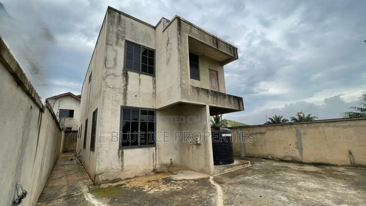 4bdrm Duplex in Anaji, Takoradi for sale