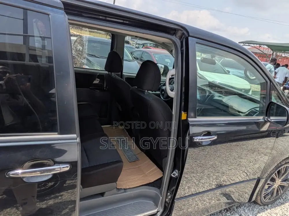 Toyota Voxy 2015 Black