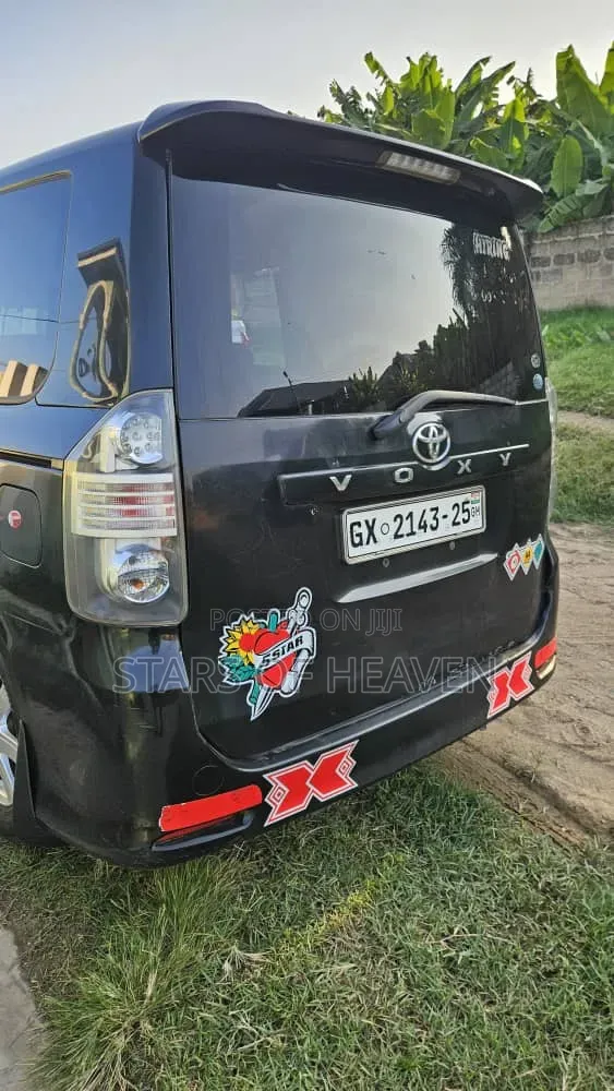 Toyota Voxy 2014 Black