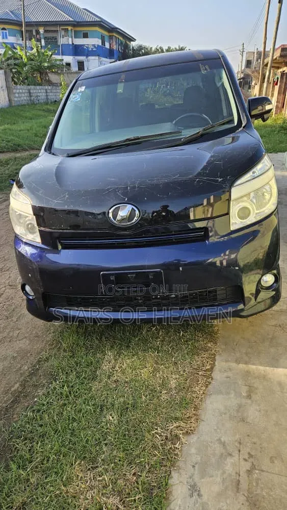 Toyota Voxy 2014 Black