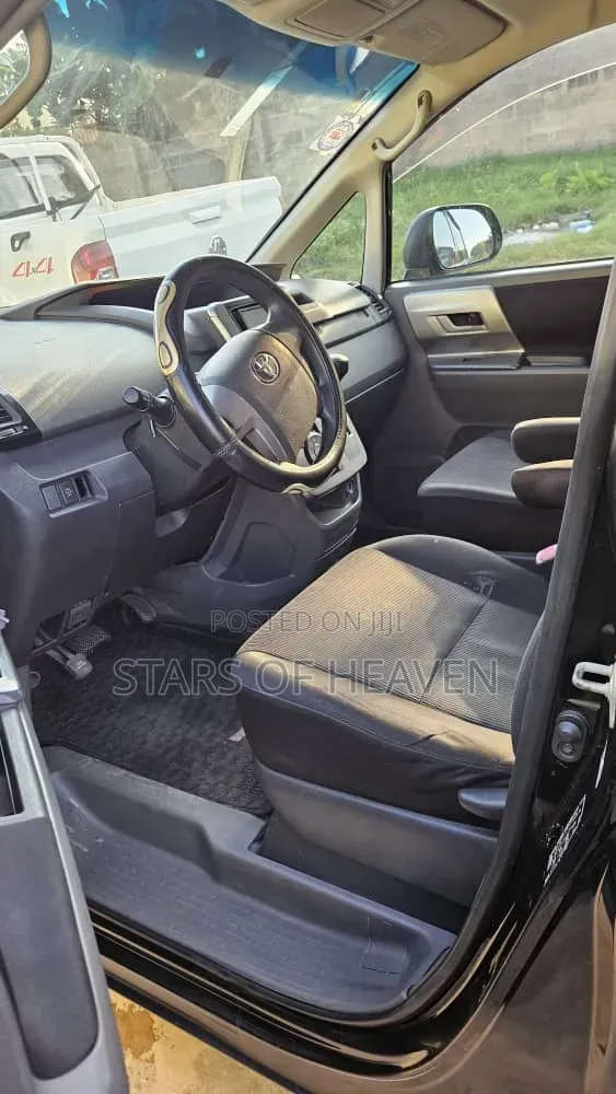 Toyota Voxy 2014 Black