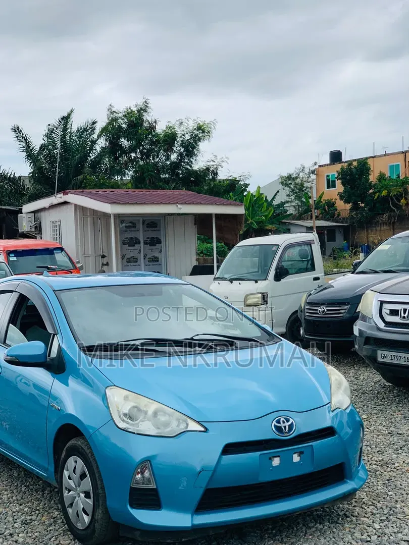 Toyota Aqua 2013 Blue