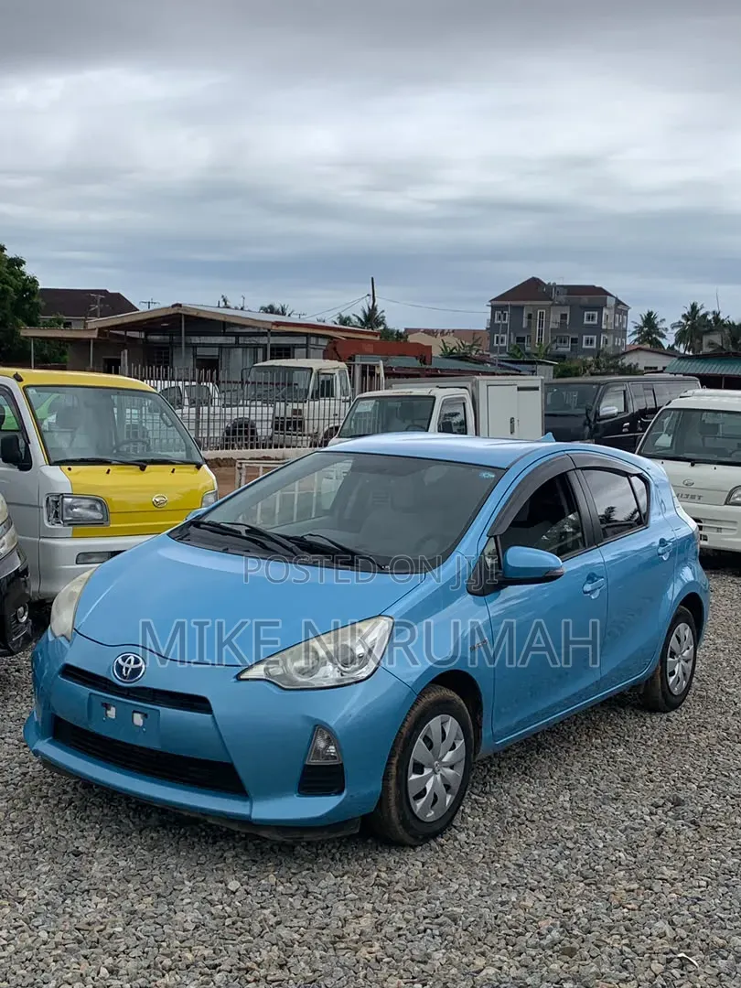 Toyota Aqua 2013 Blue