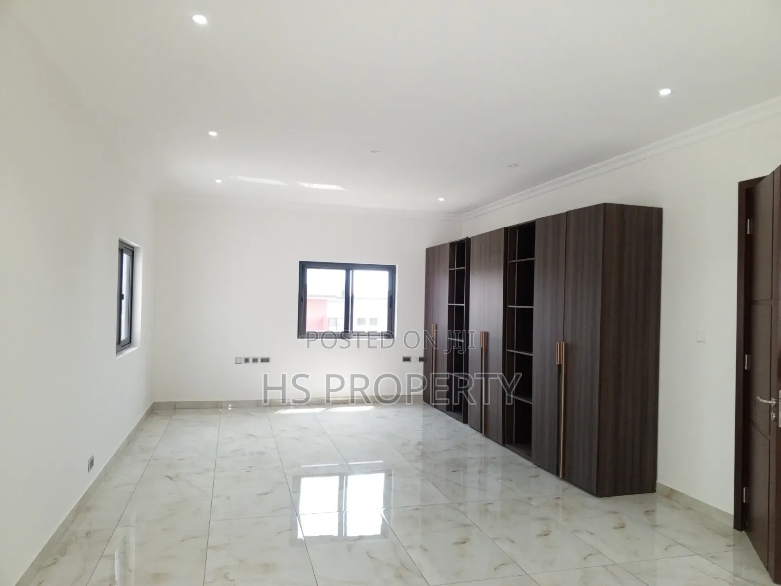 4bdrm Townhouse / Terrace in Ghana Link Area for rent