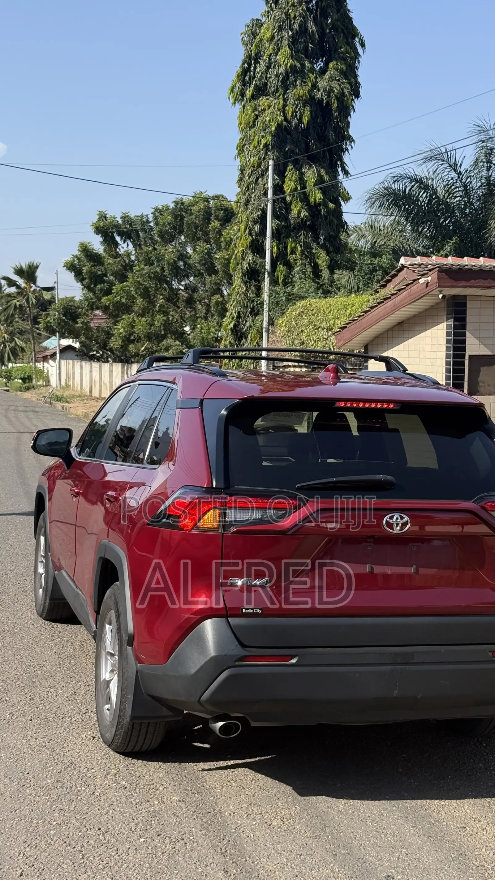 Toyota RAV4 XLE 2025 Red