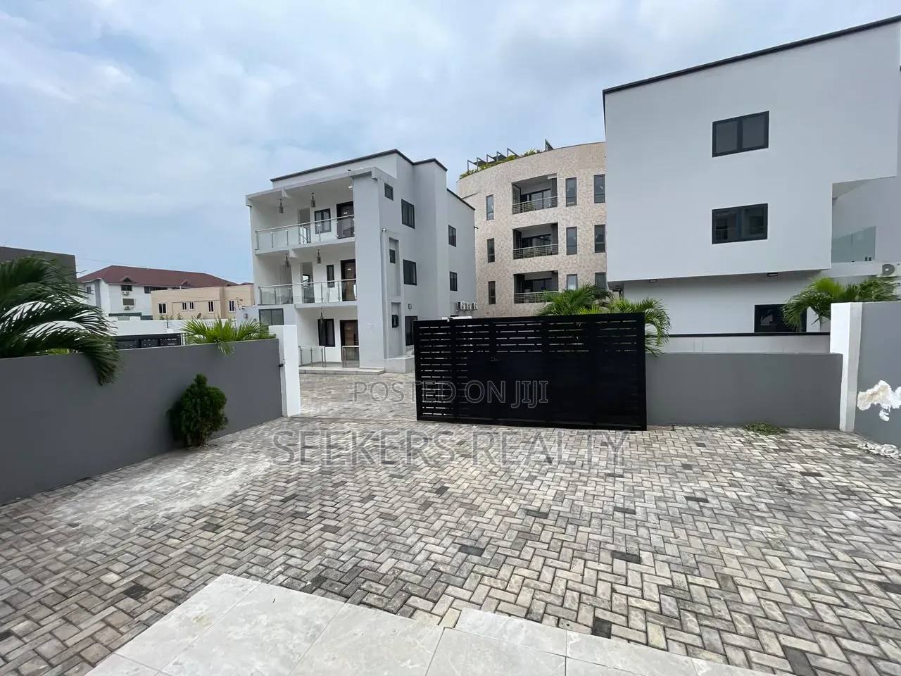 Furnished 4bdrm Townhouse / Terrace in Seekers Realty, Labone SHS Area