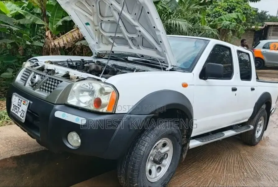 Nissan Hardbody 2016 White