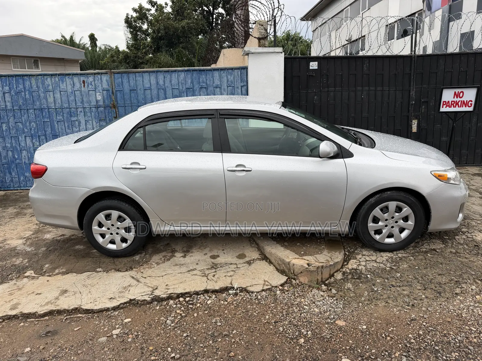 Toyota Corolla LE 4dr Sedan (1.8L 4cyl 4A) 2013 Silver