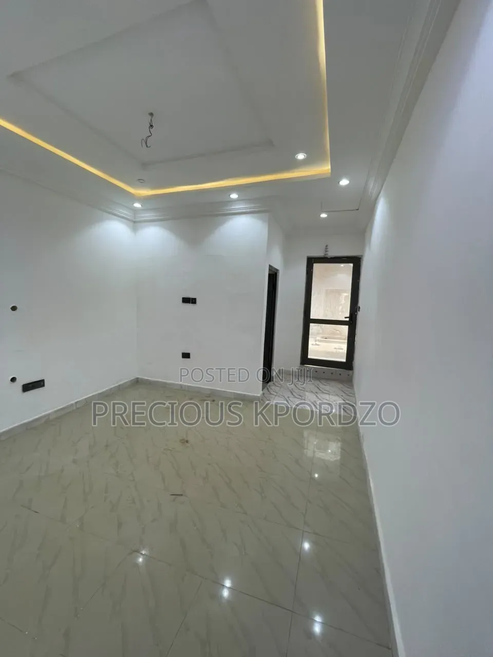 1bdrm Room & Parlour in Lakeside Estate for rent