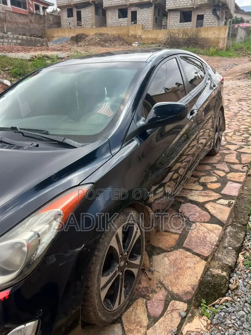 Hyundai Elantra Limited Sedan FWD (1.8L 4cyl 6A) 2013 Black