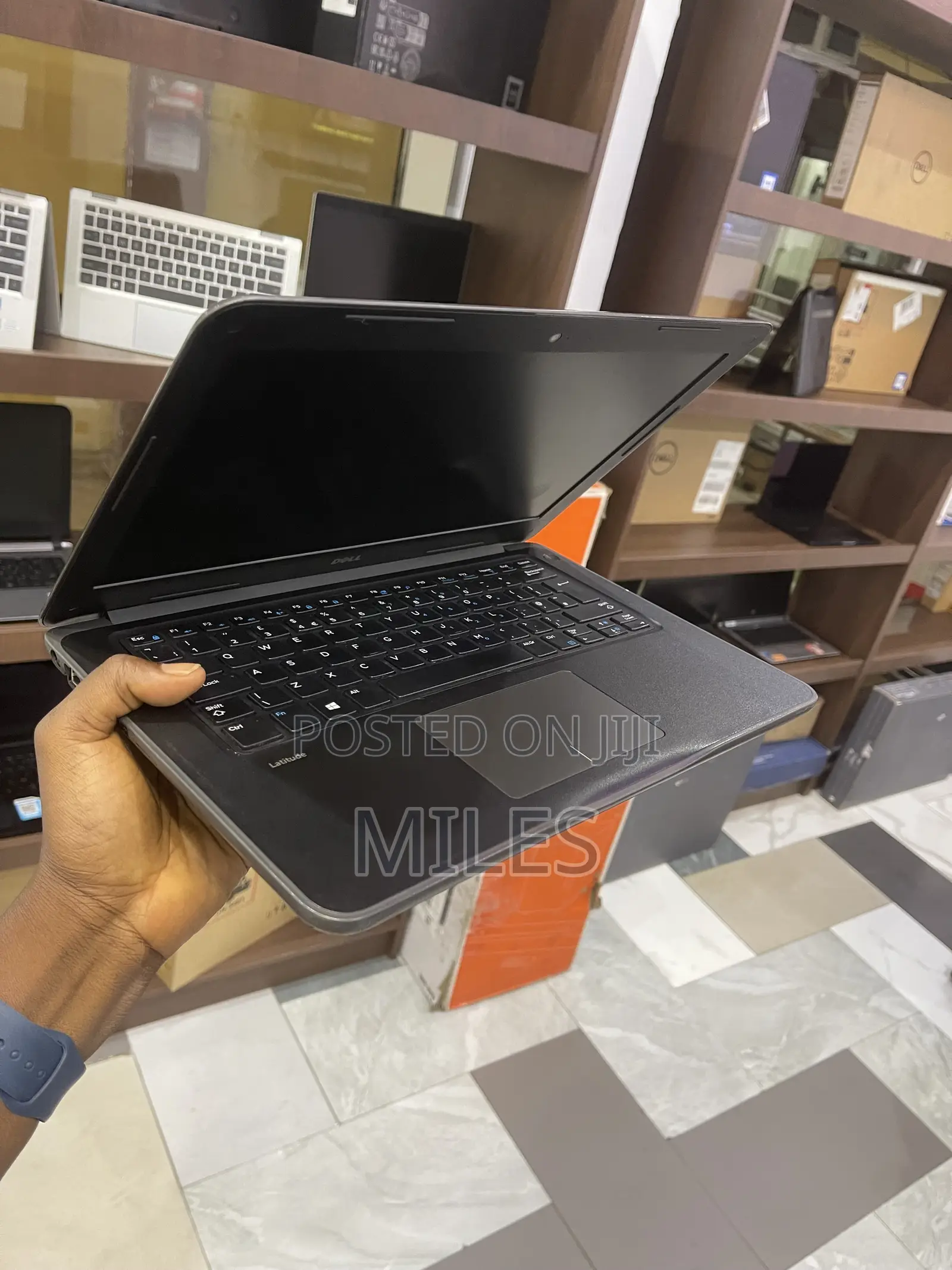 Laptop Dell Latitude 3380 4GB Intel Core i3 HDD 320GB