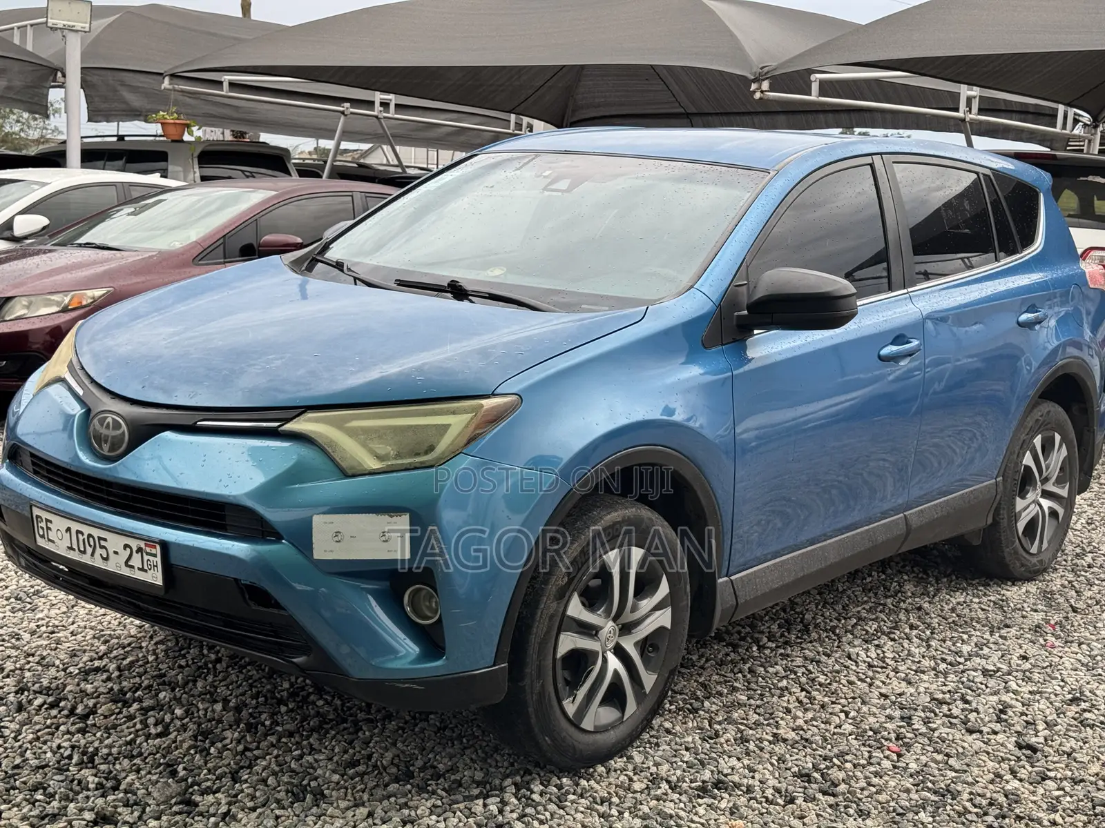 Toyota RAV4 LE 4dr SUV AWD (2.5L 4cyl 6A) 2018 Blue