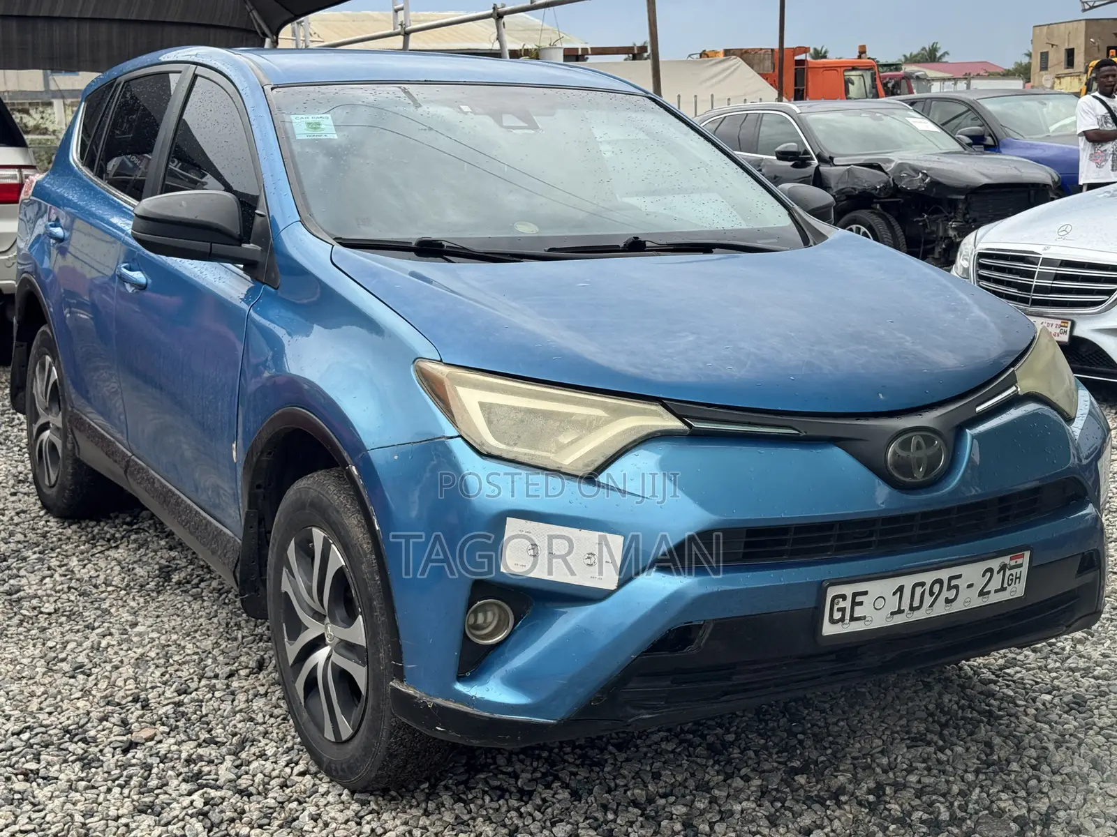 Toyota RAV4 LE 4dr SUV AWD (2.5L 4cyl 6A) 2018 Blue