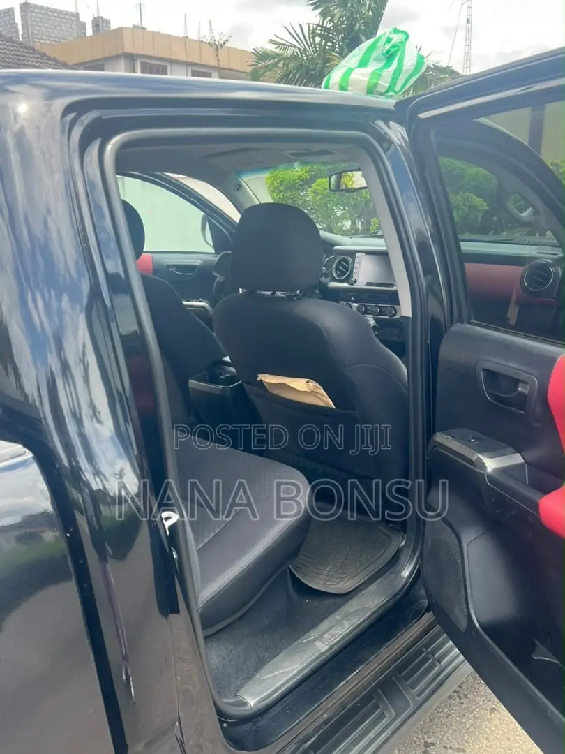 Toyota Tacoma 2022 Black