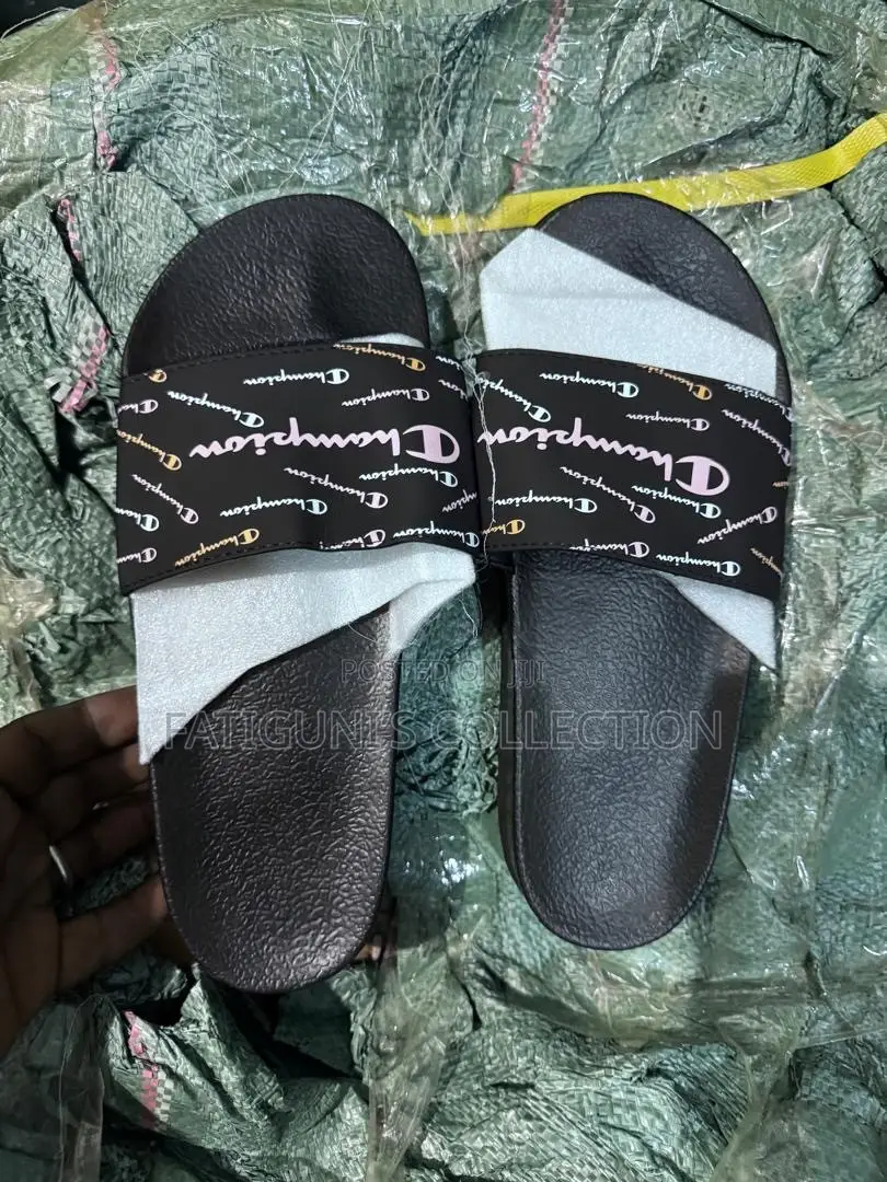 Stylish Men’s Slippers for Everyday Wear