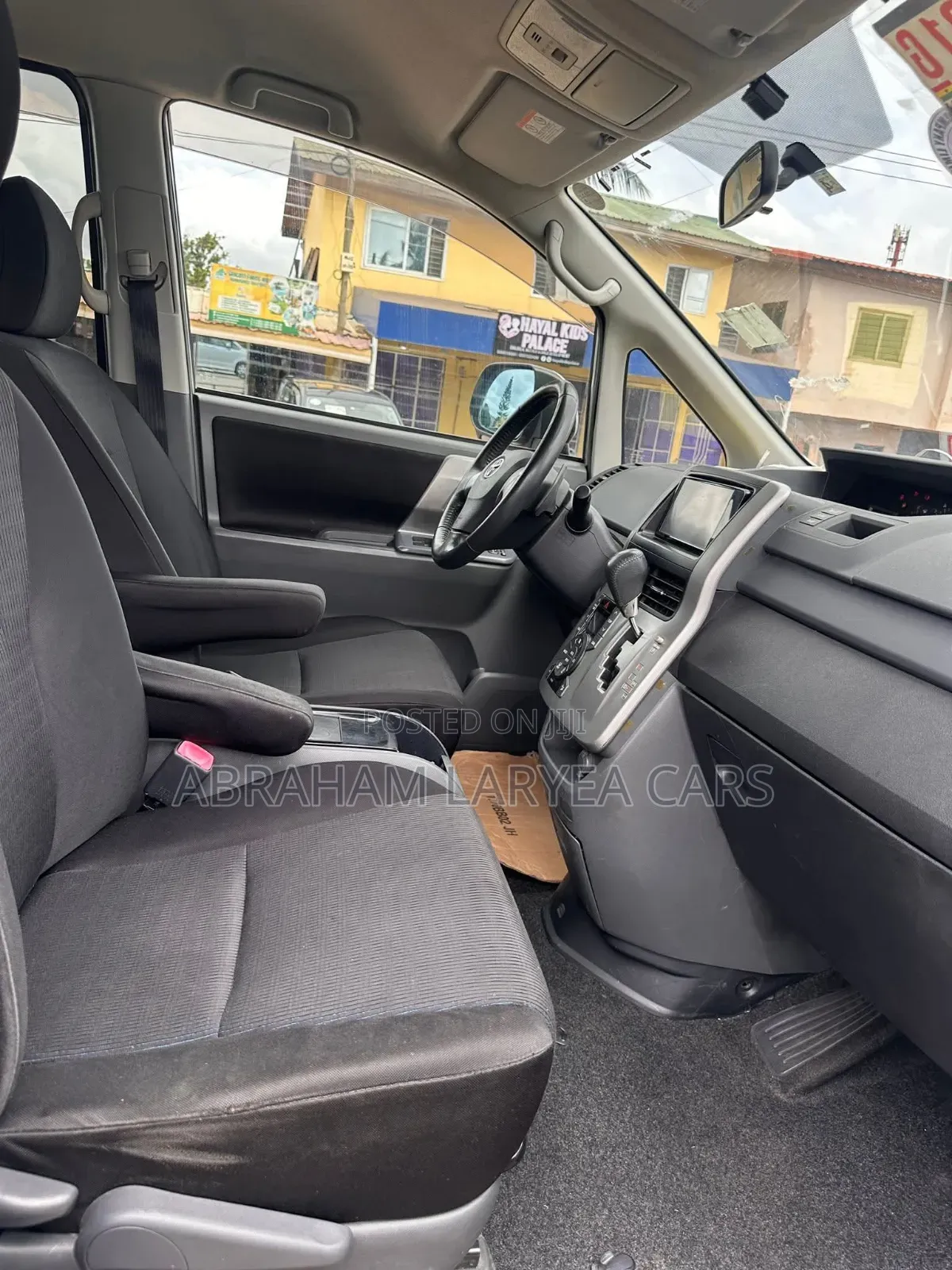 Toyota Voxy X 2WD 8-Seater 2012 Silver