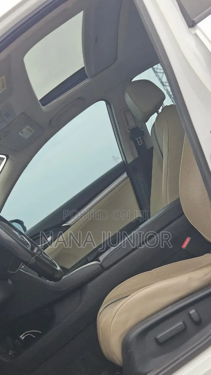 Honda Civic Touring 4dr Sedan (1.5L 4cyl) 2016 White