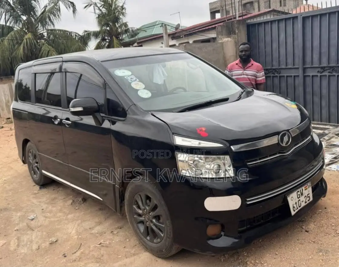 Toyota Voxy 2012 Black