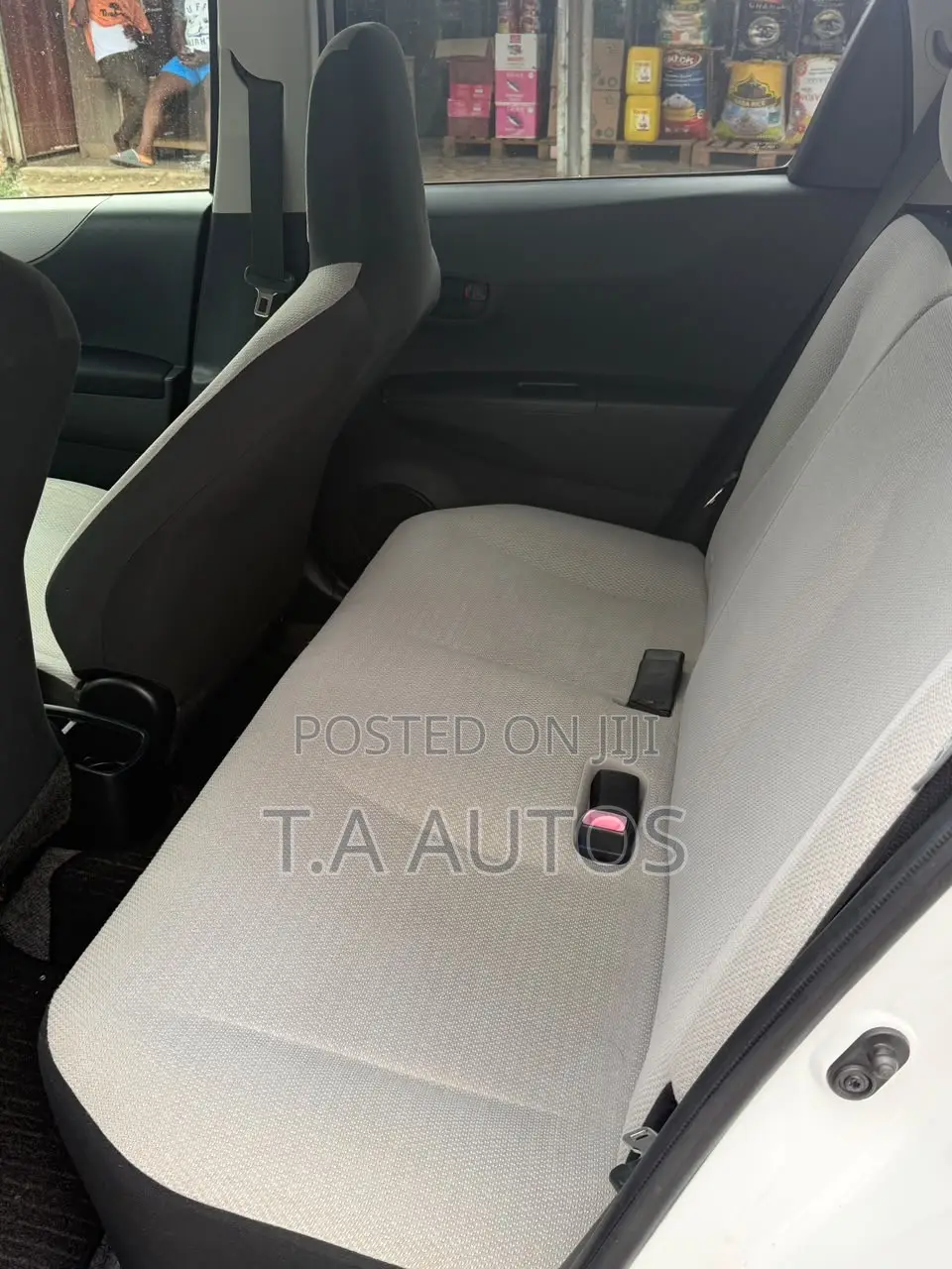 Toyota Vitz 1.3 AWD 5dr 2012 White