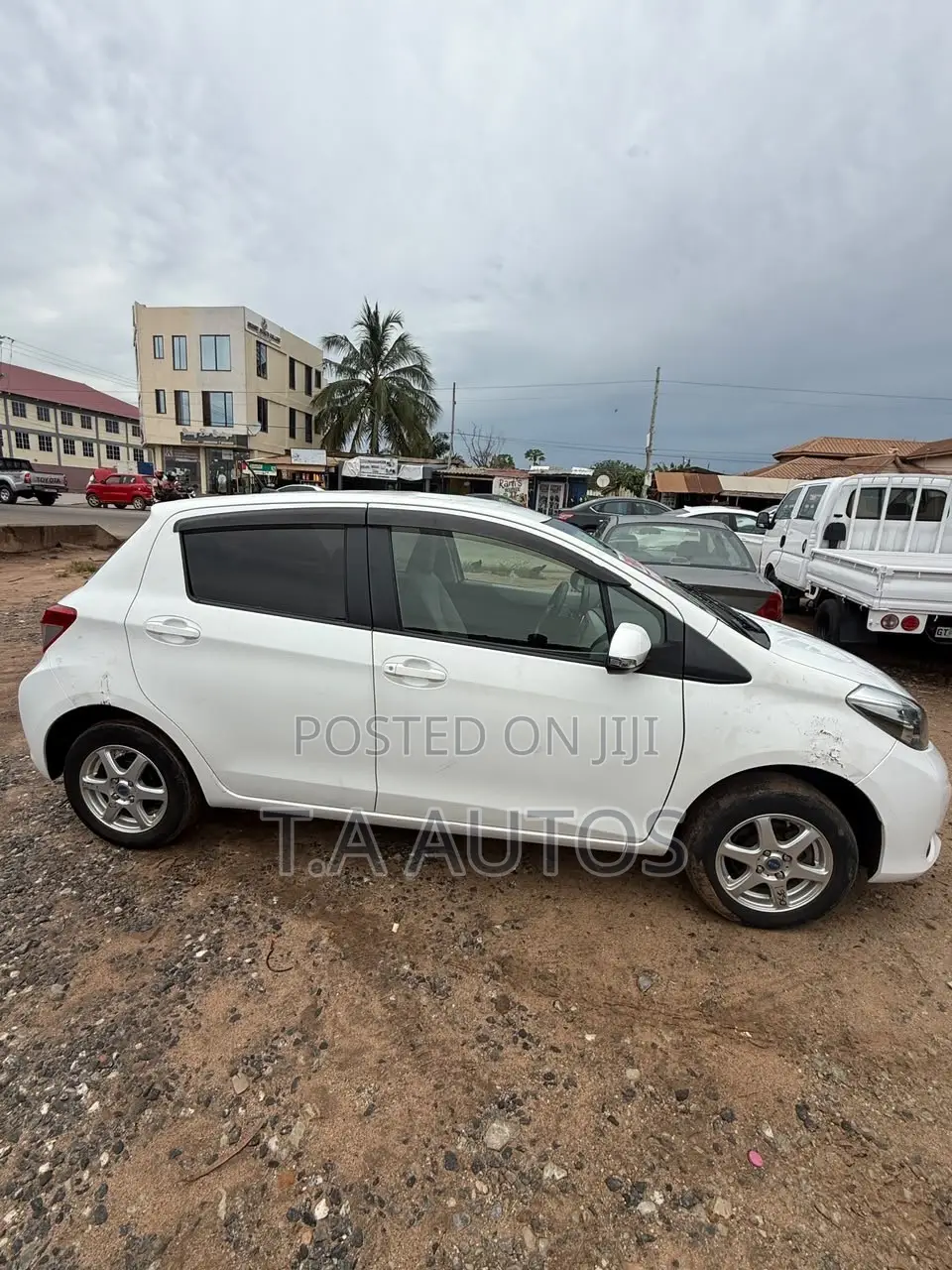 Toyota Vitz 1.3 AWD 5dr 2012 White