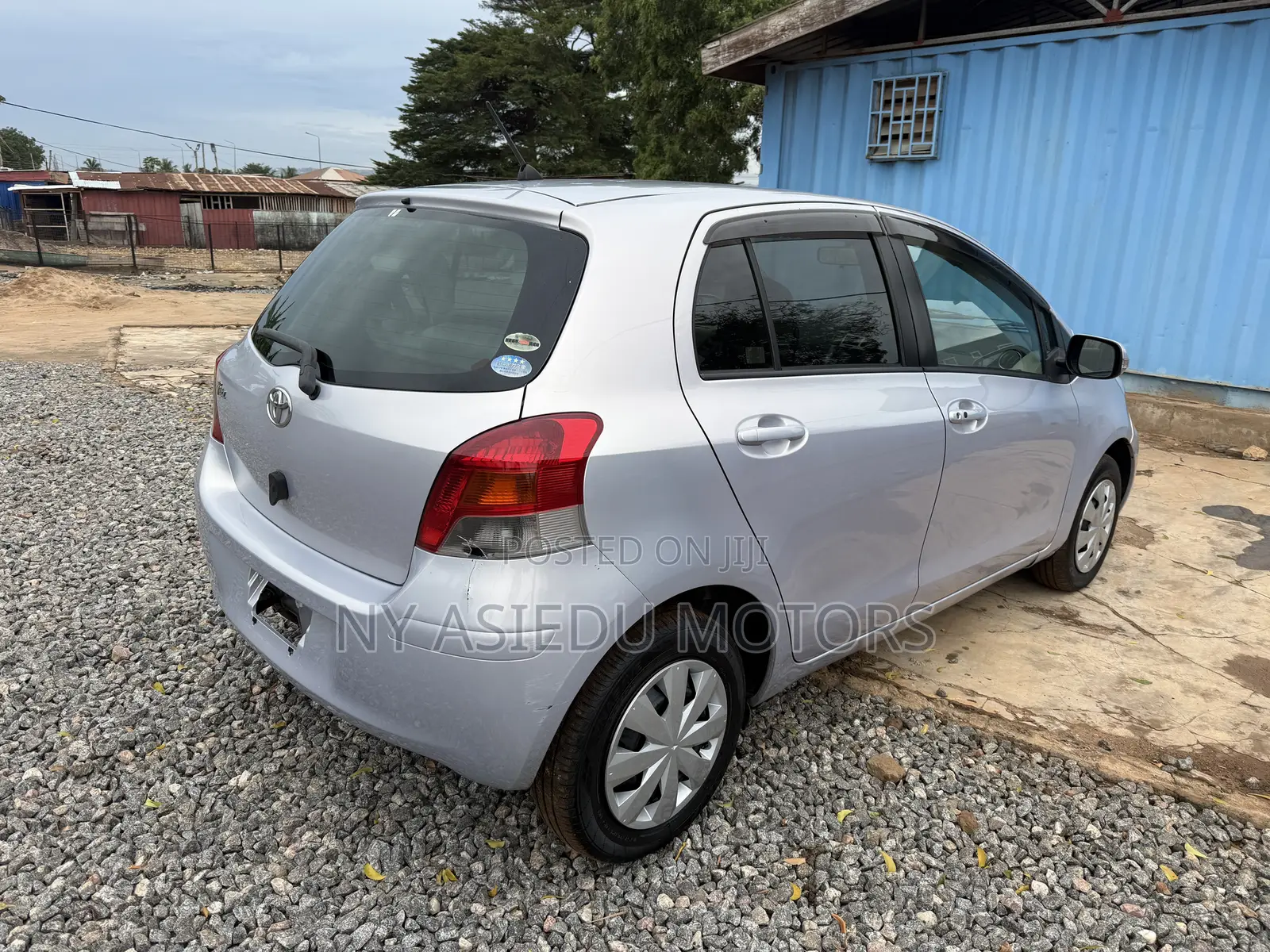 Toyota Vitz 1.3 FWD 5dr 2010 Silver