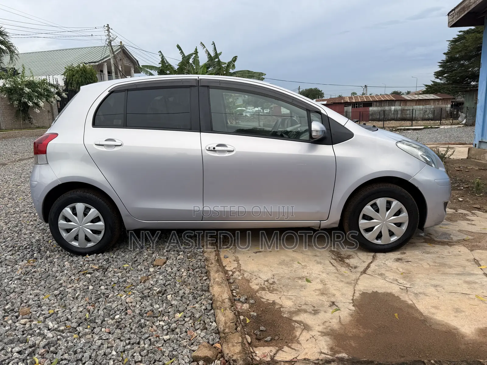 Toyota Vitz 1.3 FWD 5dr 2010 Silver